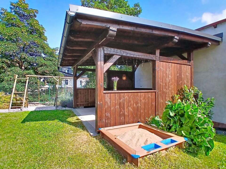Wood, Garden, Wood Stain, Backyard, Shade, Hardwood, Garden Buildings, Shed, Outdoor Structure, Deck