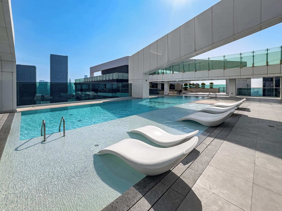 Roof top pool
