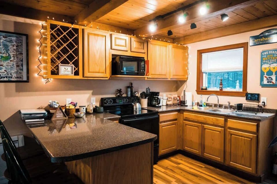 Eat-in kitchen
