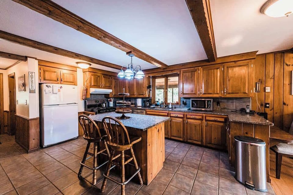 Full kitchen with eat-in island and stainless steel appliances