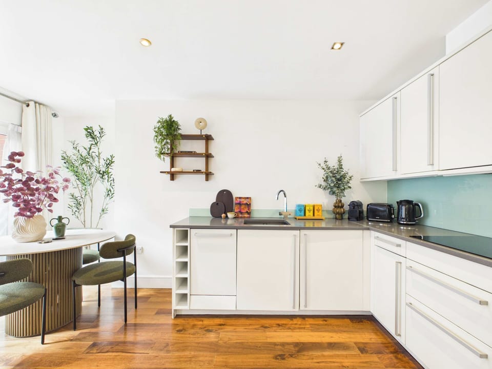 Bright One Bedroom Apartment in Westminster Apartment in City of Westminster