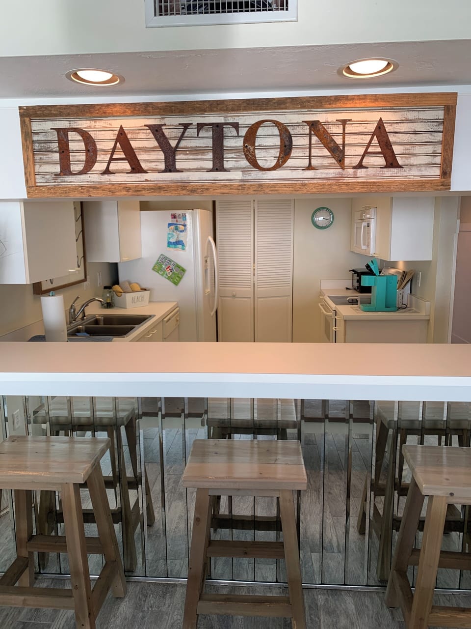 Fully equipped kitchen, breakfast bar, and laundry