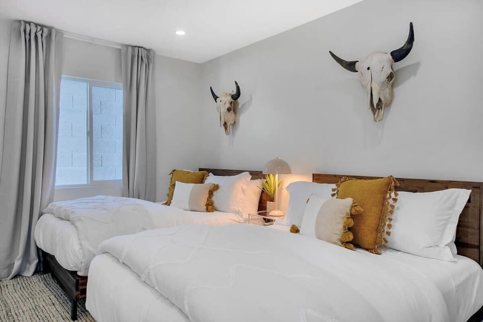 Casita | Bedroom 7 | 2 Double Beds | Natural Light | First Floor