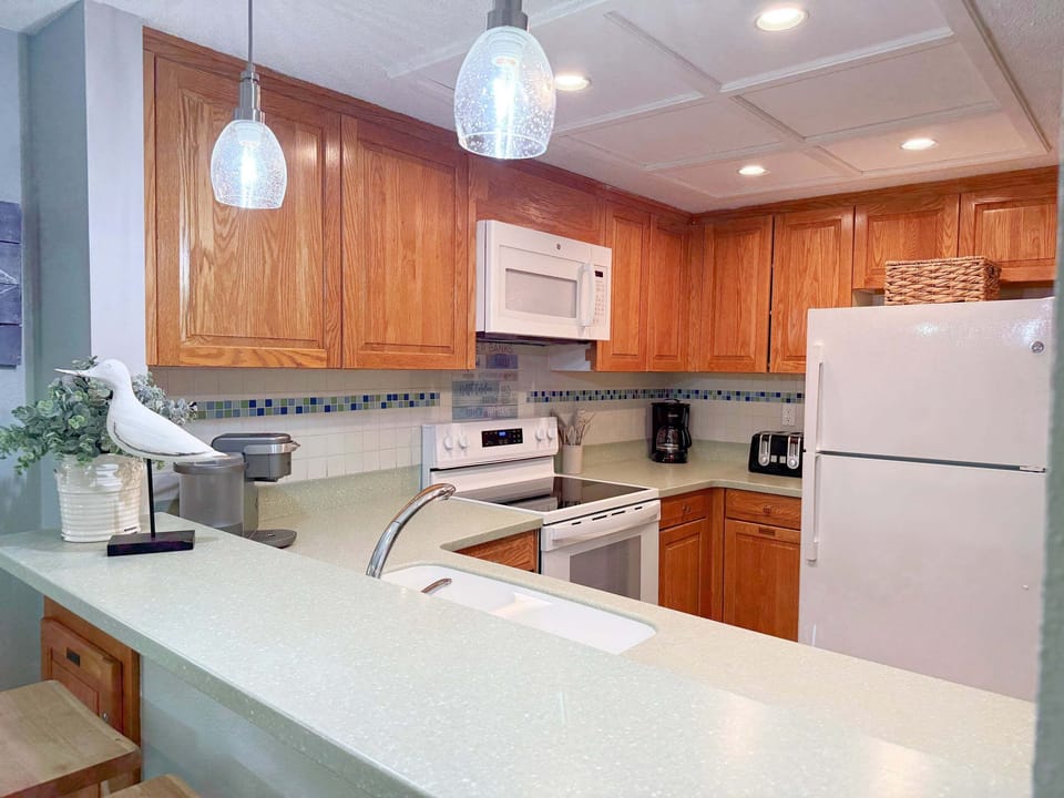 QE6: OBXCITEMENT | ML Kitchen - Island Seating for 3