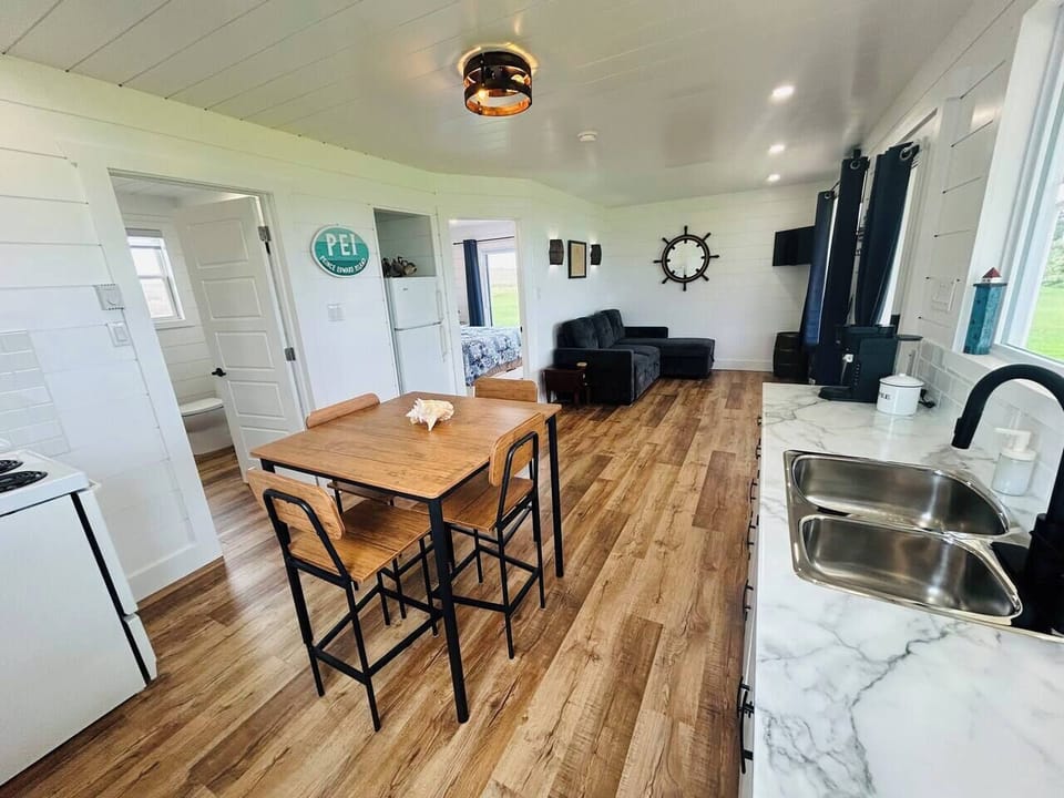 Kitchen Dining area