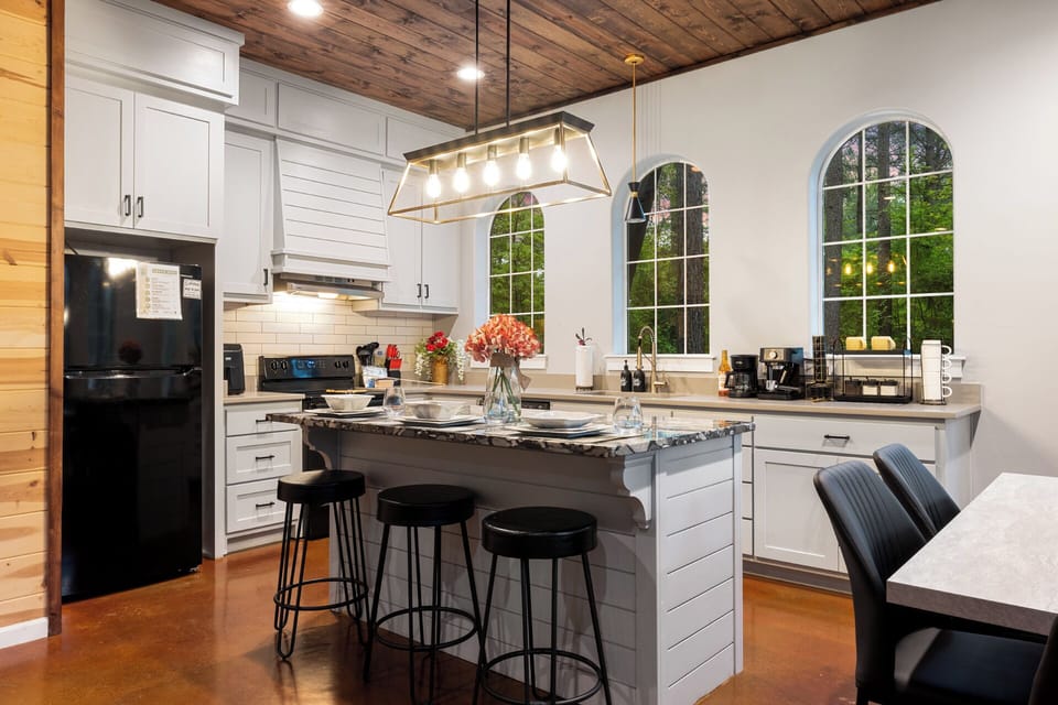 KITCHEN | Fully equipped with cooking appliances and gadgets