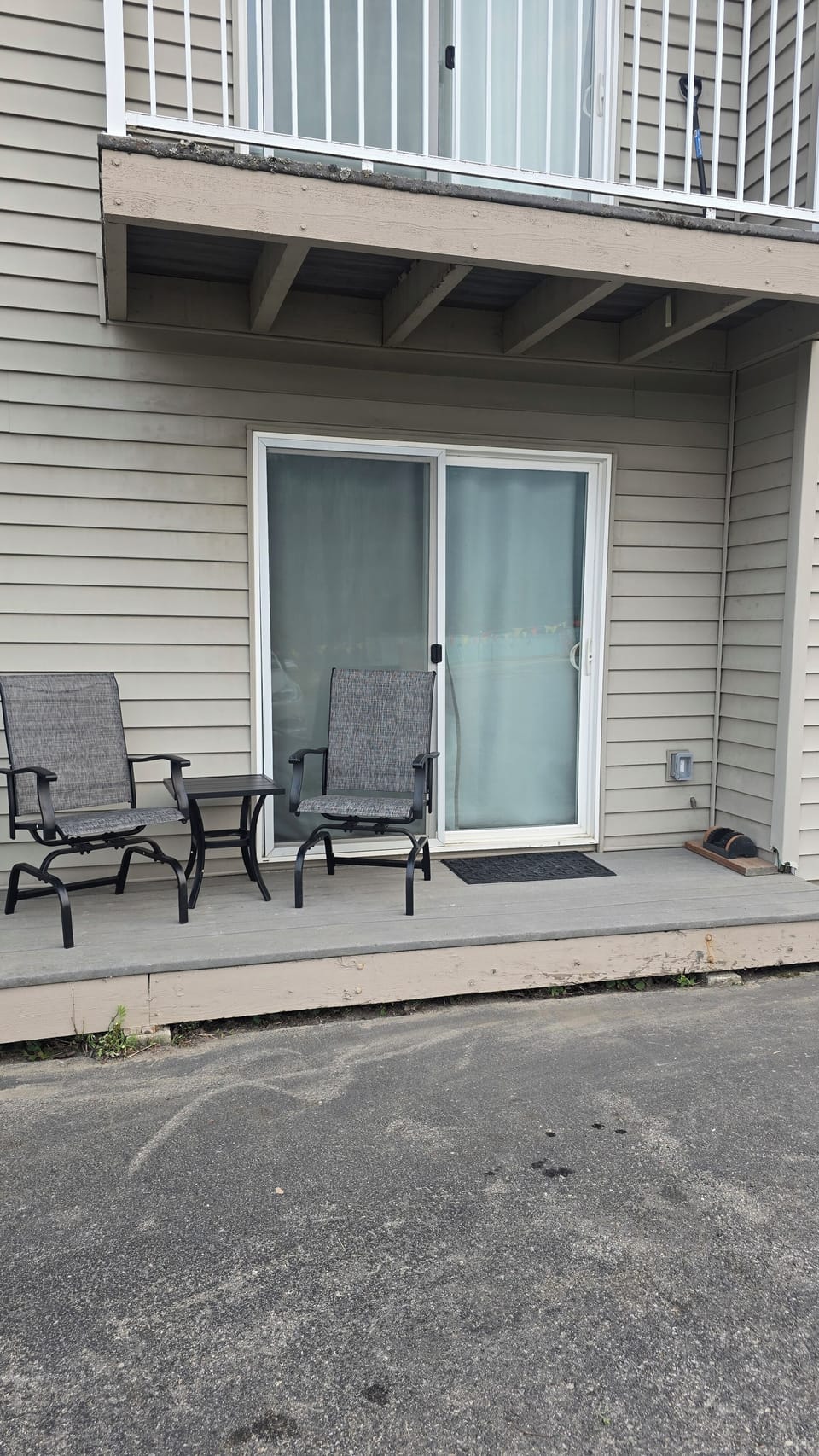 outdoor seating on the porch with beautiful mountain views