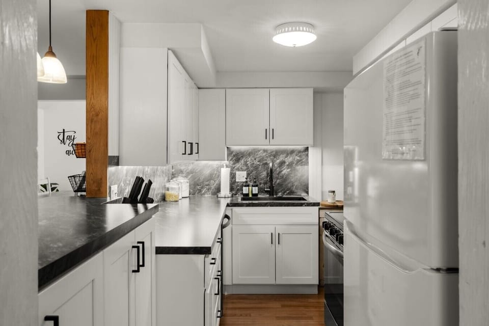 Full Kitchen [All your cooking basics included]