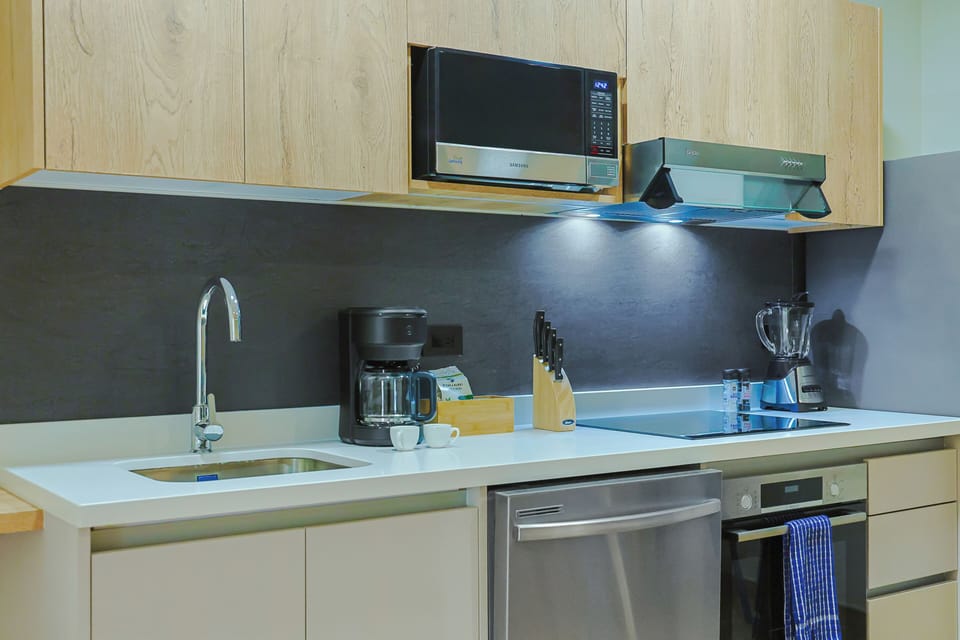 Your fully equipped kitchen includes modern appliances like a microwave, oven, dishwasher, and coffee maker—everything you need to prepare meals just the way you like them during your stay.