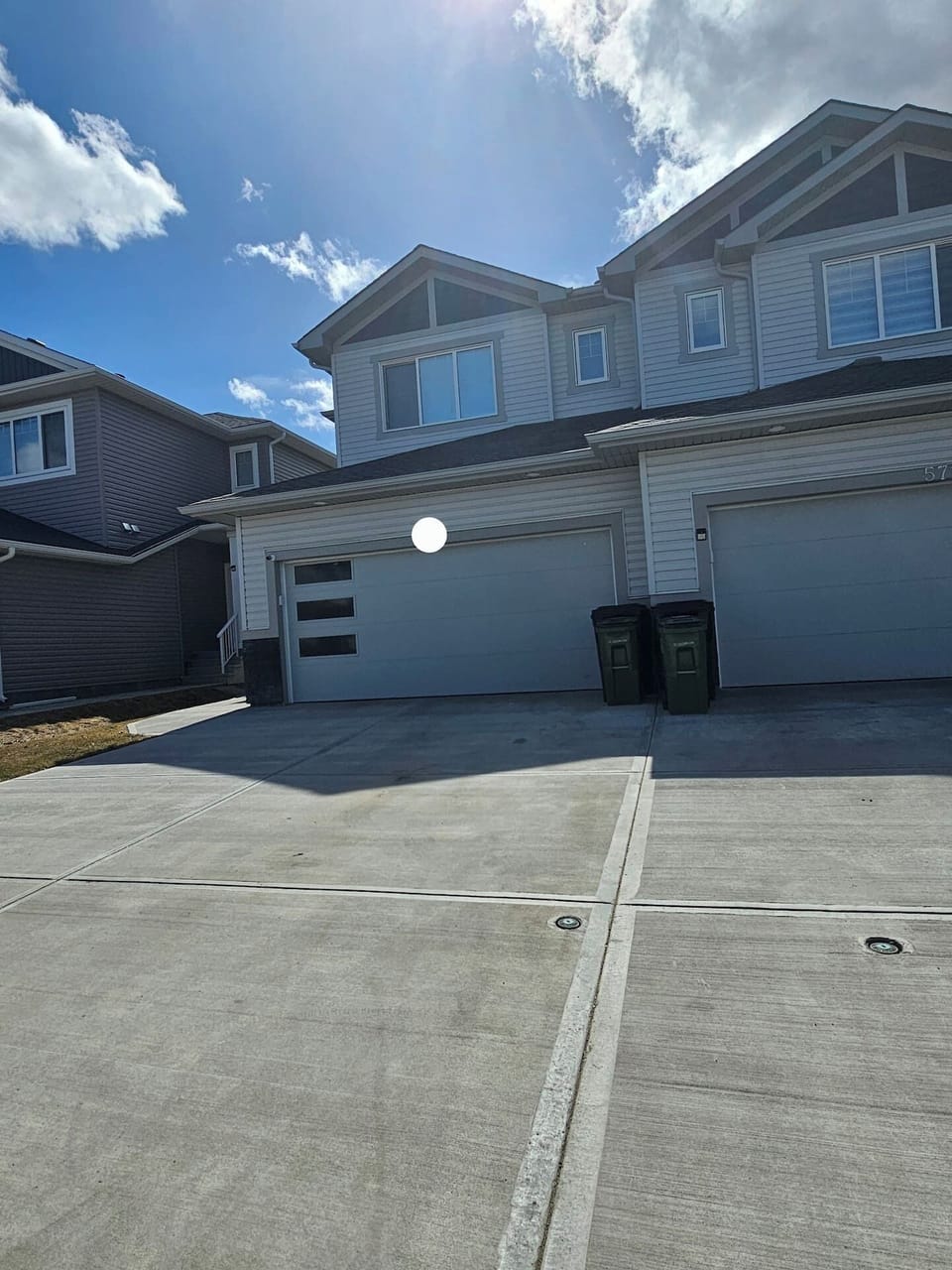 -Park on either side of the driveway if it's available (avoid parking at the middle, so the garage can be accessed). 
-Park on the street for free. 

A camera is located at the front of the garage for security, although the neighborhood is very safe.