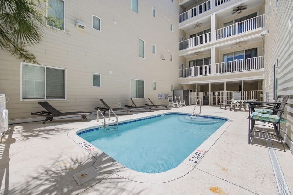 Jump into the conveniently located pool — it’s perfect for a refreshing swim or a playful cannonball! 💦☀️