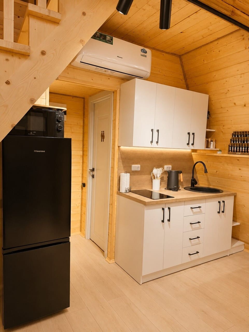 11-kitchenette-and-dining-area