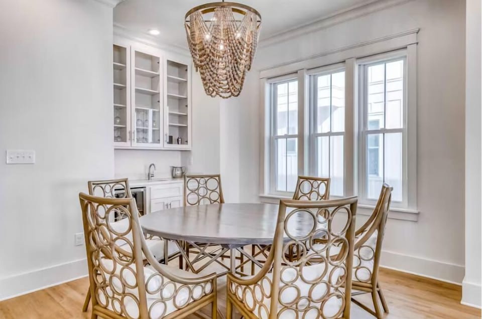Secondary Dining Area With Bar & Wine Cooler