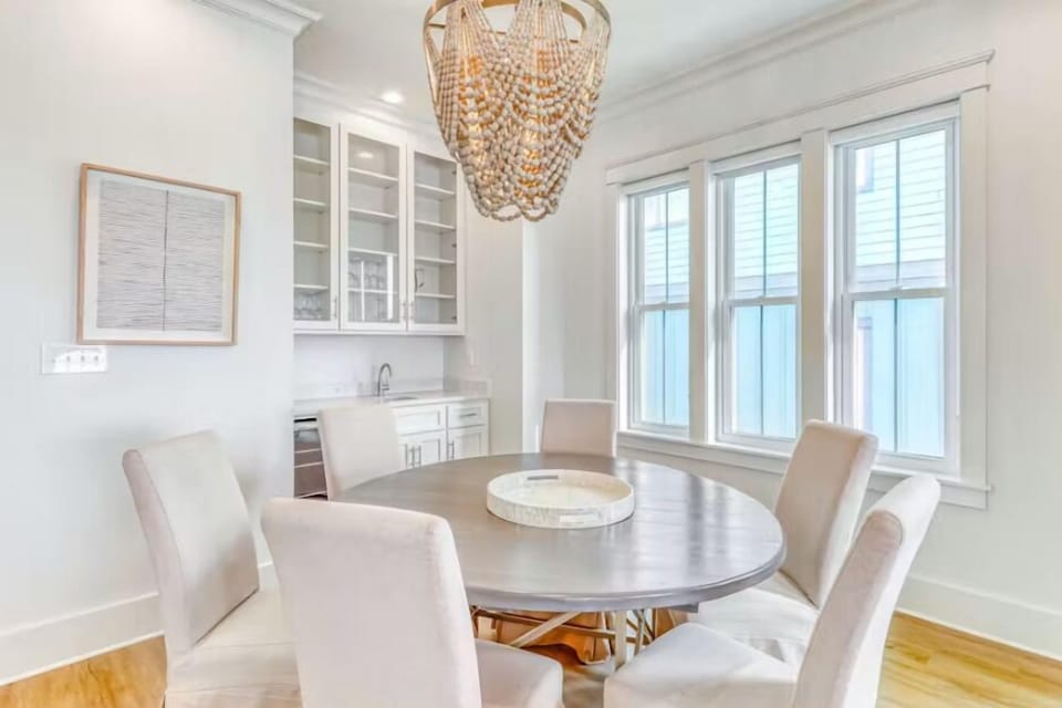 Secondary Dining Available