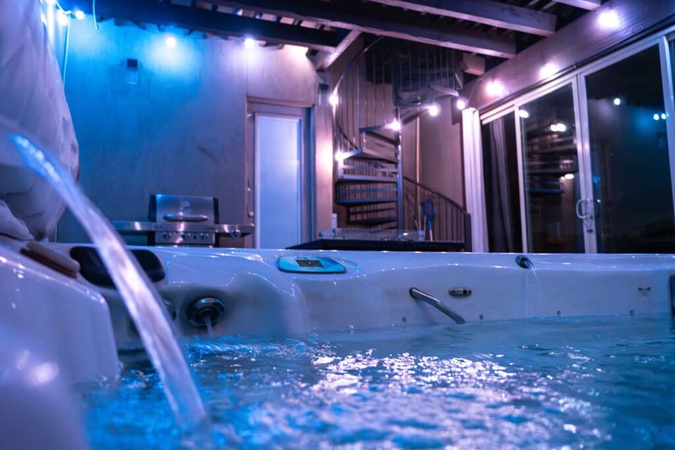 Indoor spa tub
