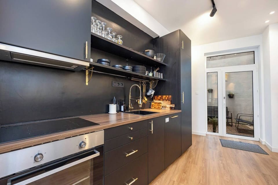 Kitchen & dishwasher