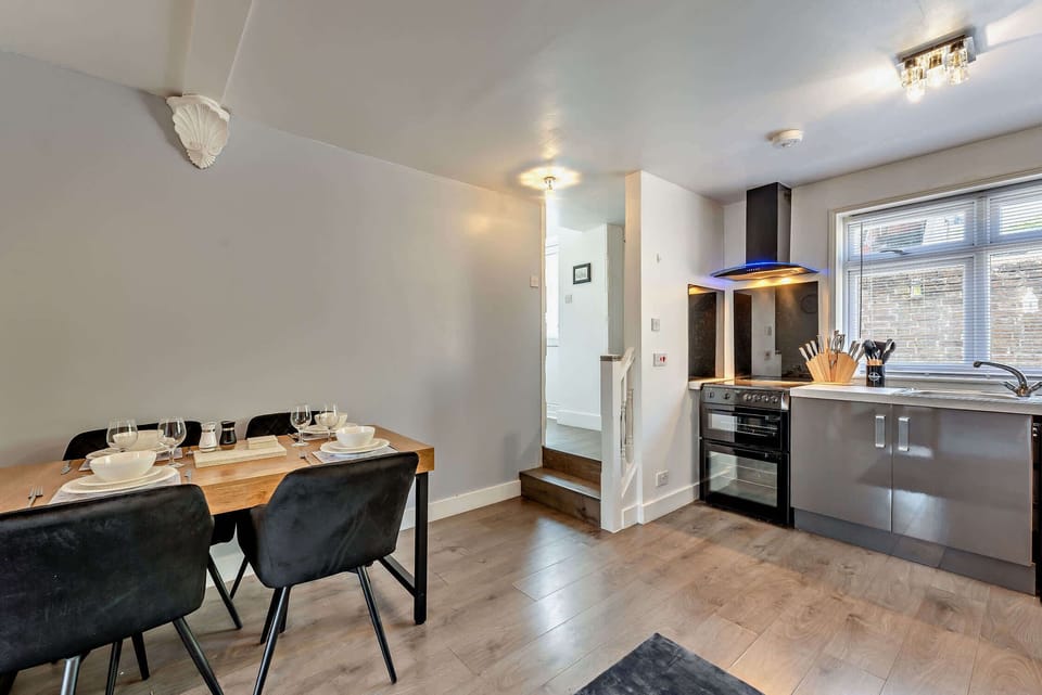 The Coach House, Worthing - Host & Stay