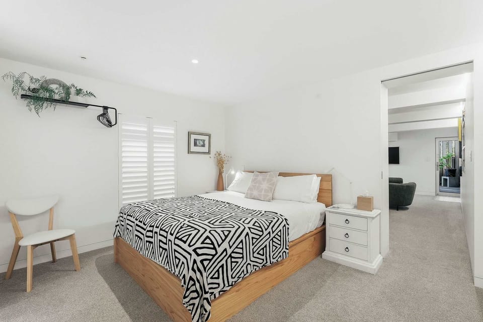 Guest bedroom 