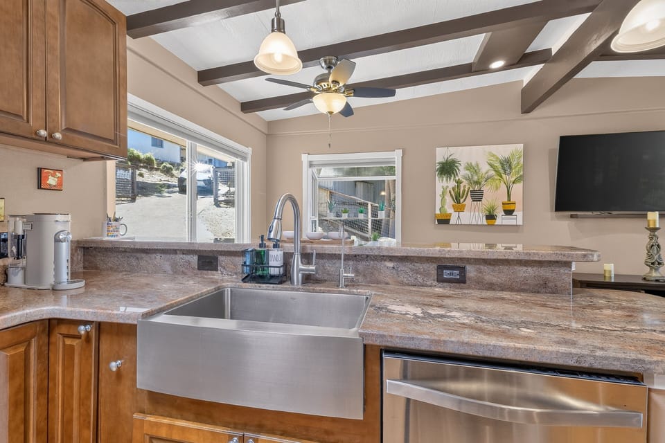 Indoors, Kitchen, Sink, Sink Faucet, Screen