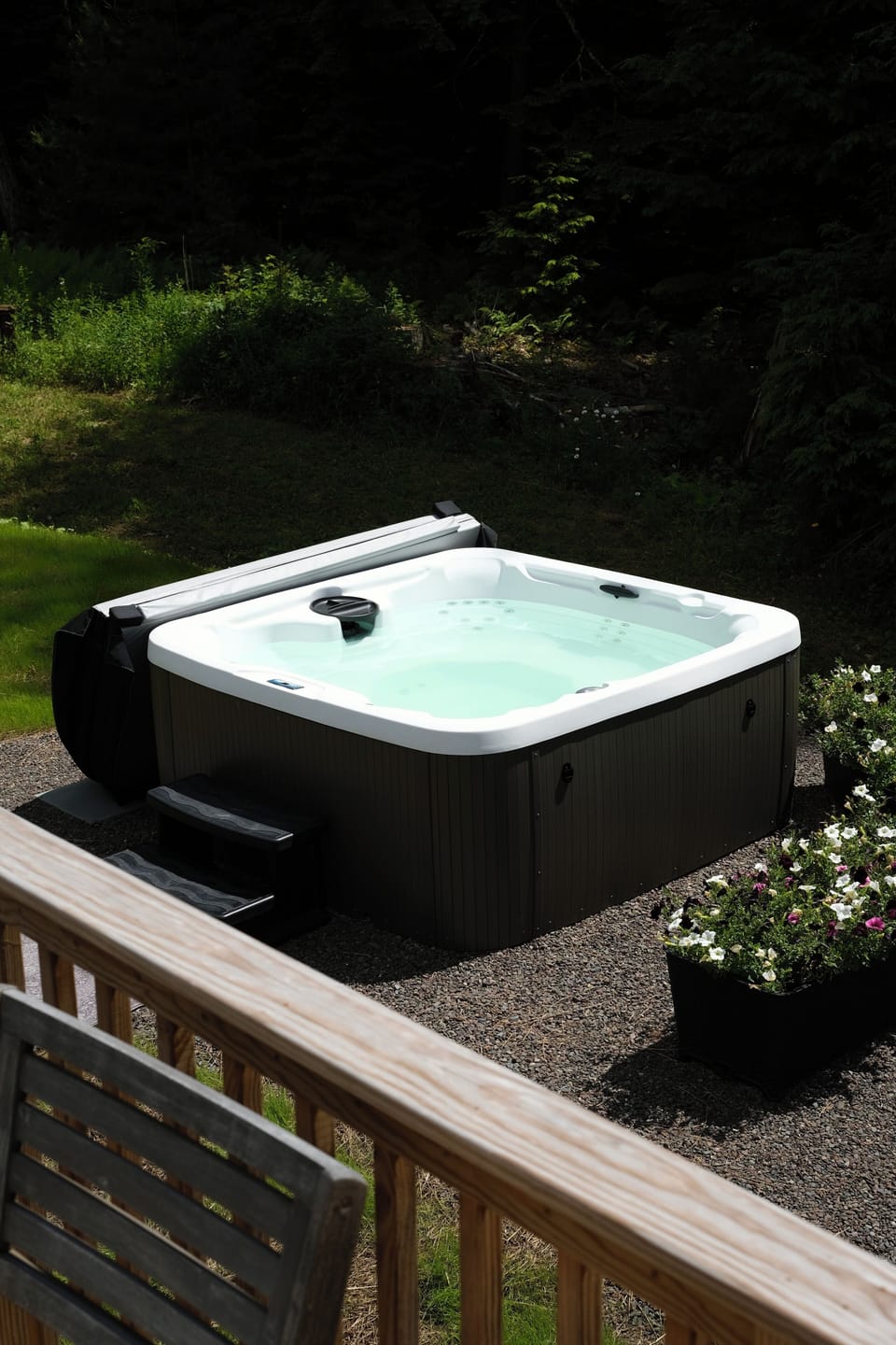 Outdoor spa tub