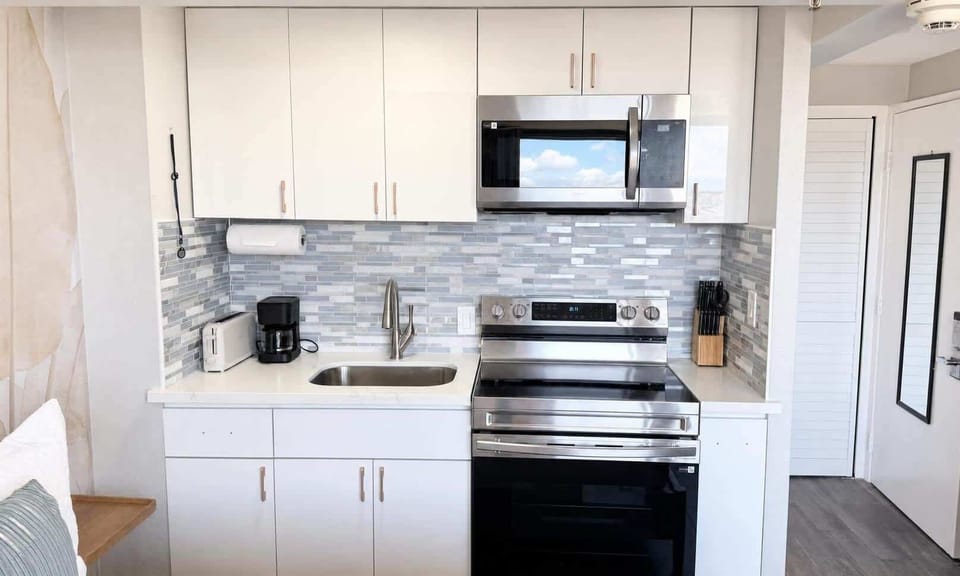 full kitchen 