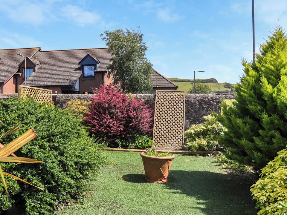 Garden | Weaver&rsquo;s Cottage, Banchory