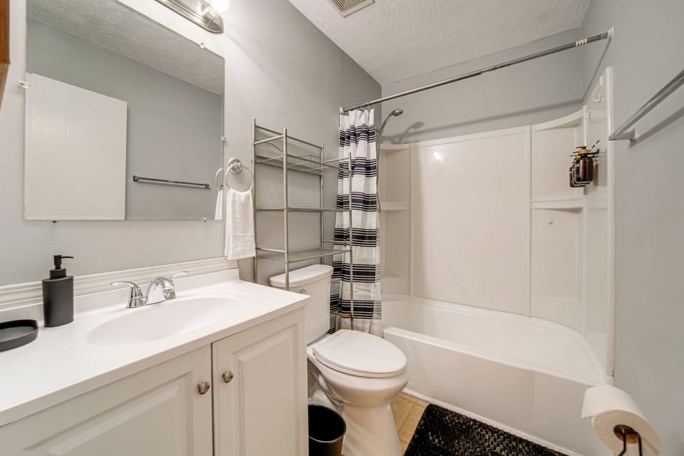 Full Bathroom | Main Level