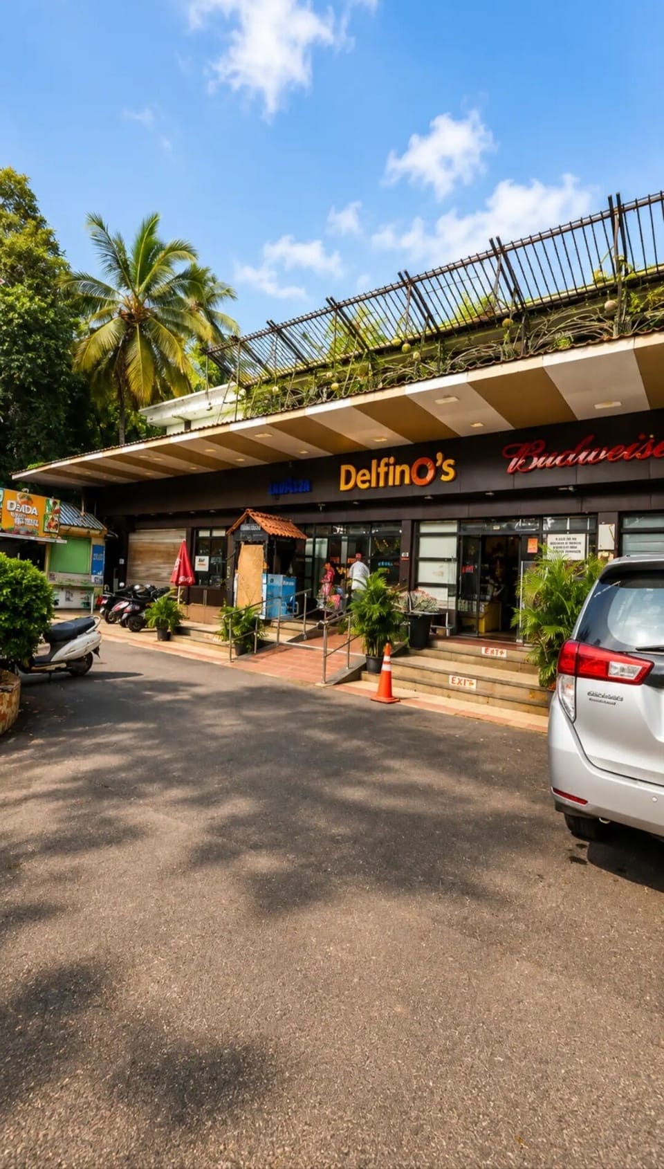 Delfino's HyMart outside the building