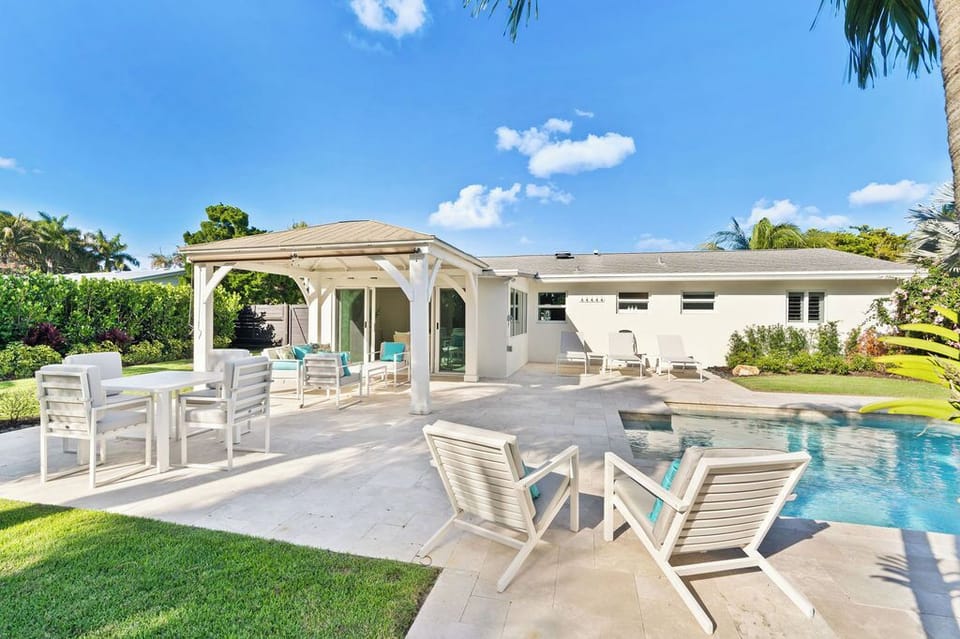 Sunsets, swimming, and outdoor living. Your private backyard oasis is ready for fun. 🏊‍♂️☀️🕶️