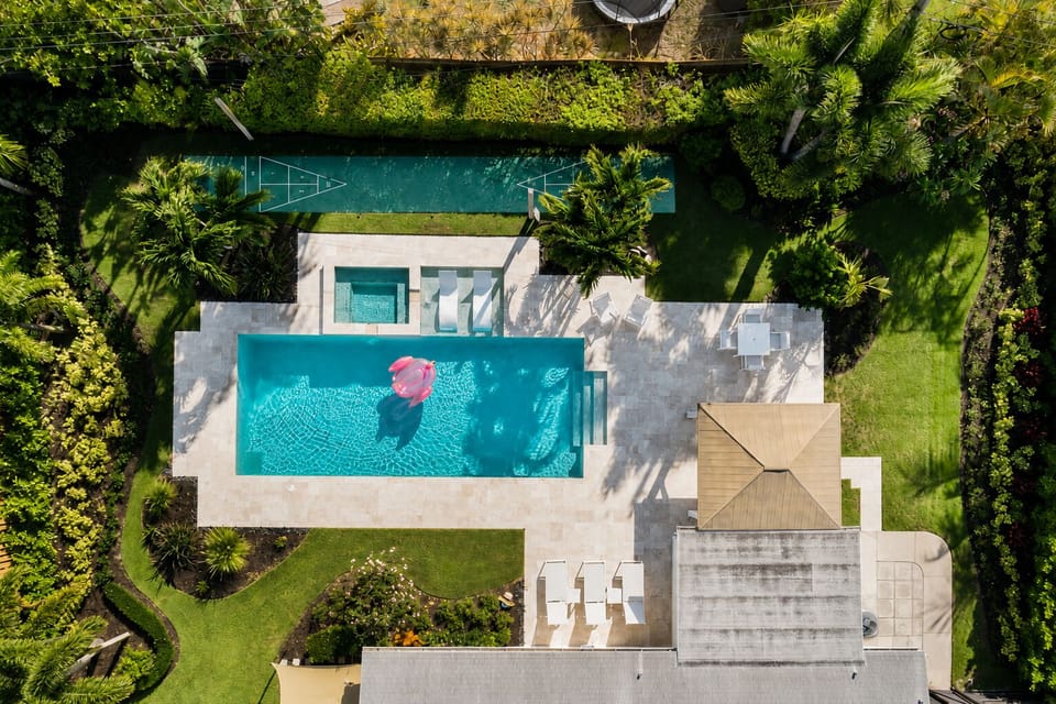 Your own private resort, ready for you to dive in. What's not to love about this view? 🚁🏊‍♂️🦩