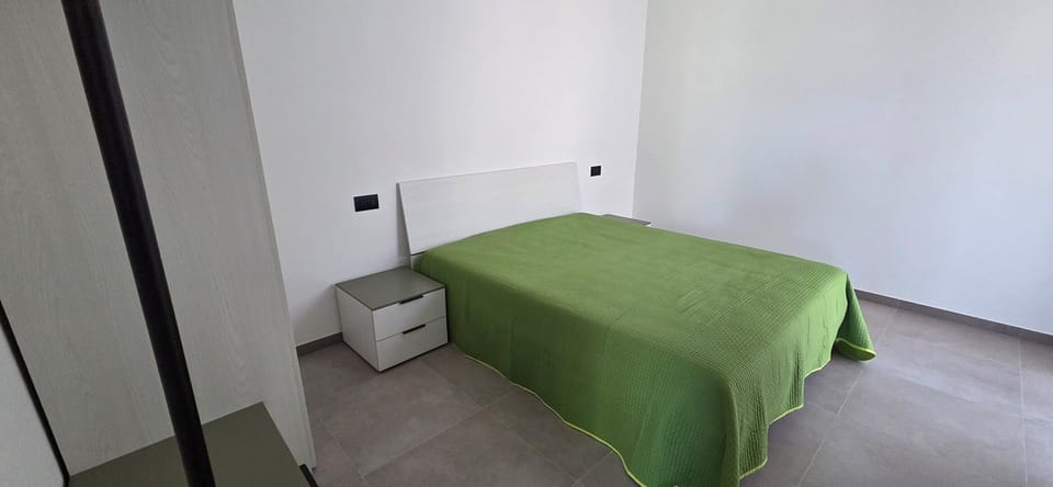 Bedroom, Flooring, Floor, Bed, Wood, Interior Design, Furniture, Bed Sheet, Bedding, Room