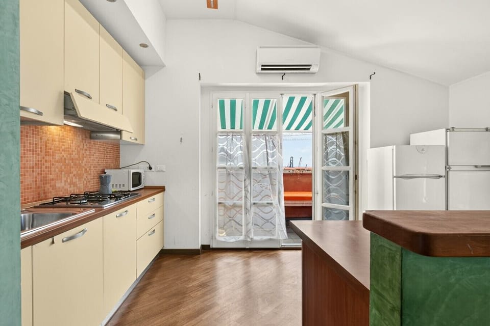 Full kitchen with direct access to the terrace and port view