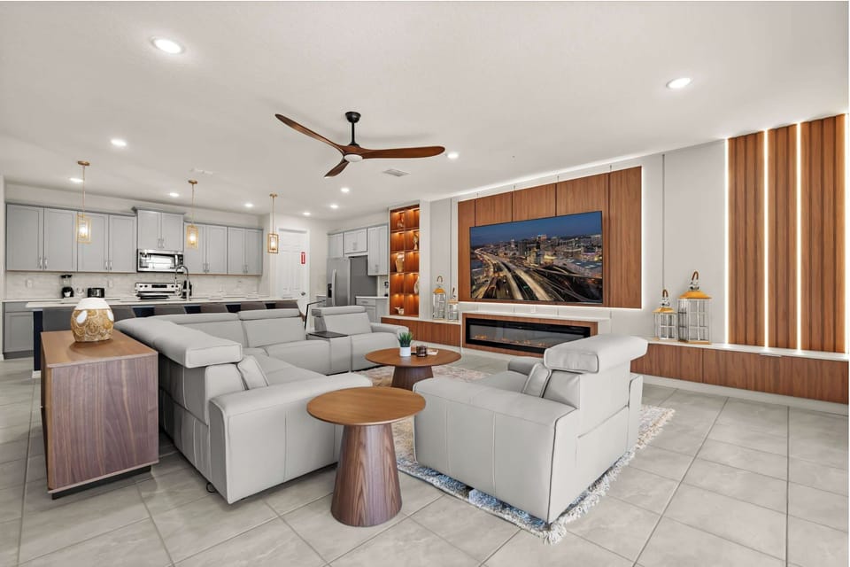 Open layout designed for large groups.