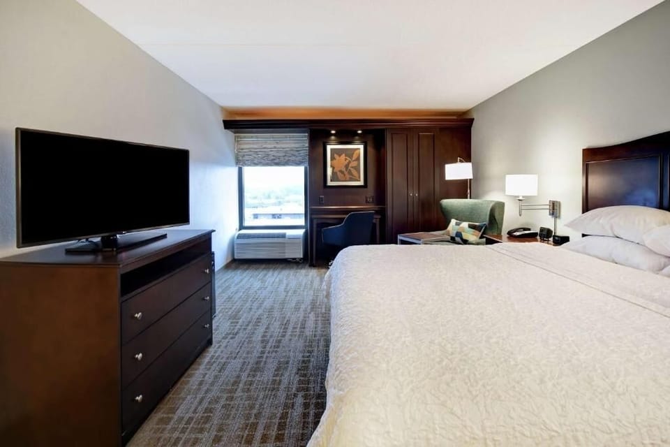 Bedroom. Interior and views may vary based on location and availability.