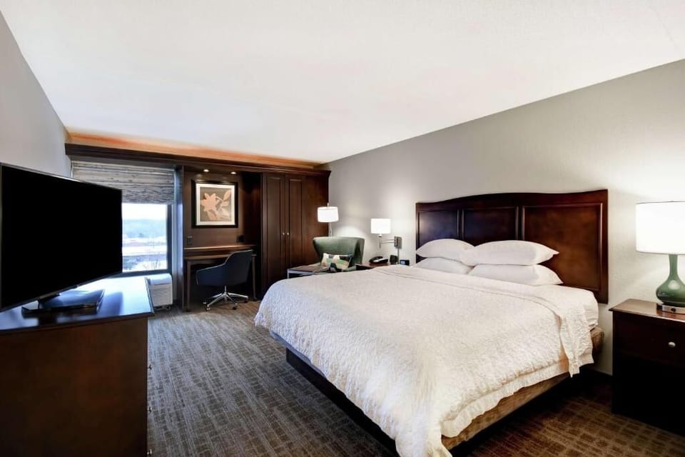Bedroom. Interior and views may vary based on location and availability.