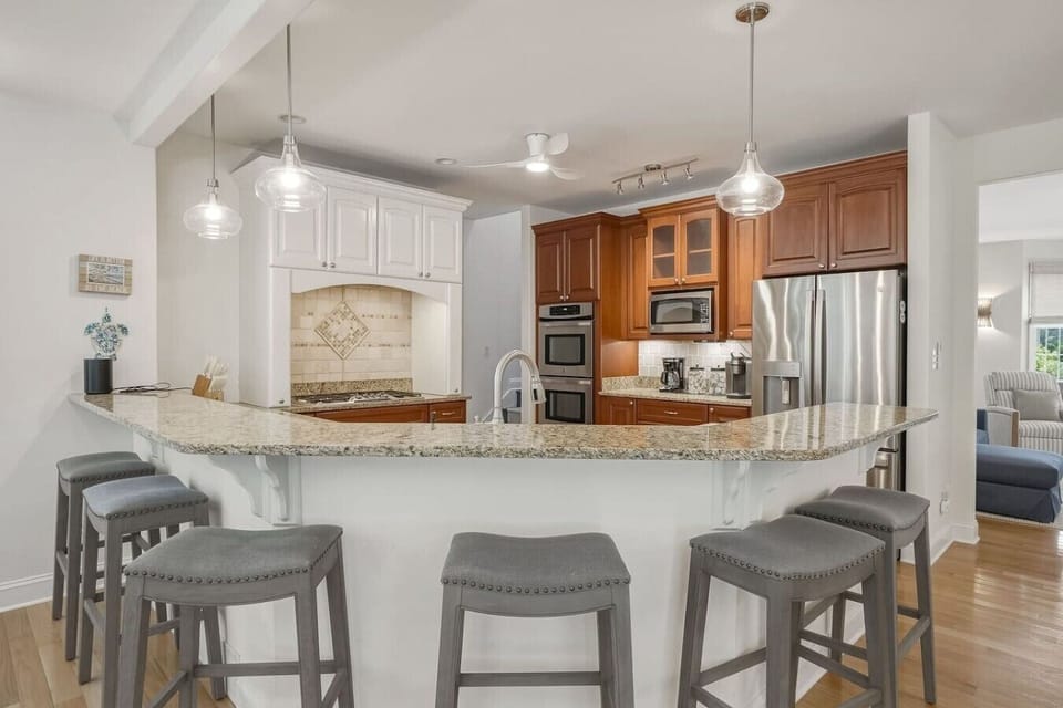 Experience the true chefs experience with enough cooking space for the whole family. This kitchen allows you to expand your culinary arts!
