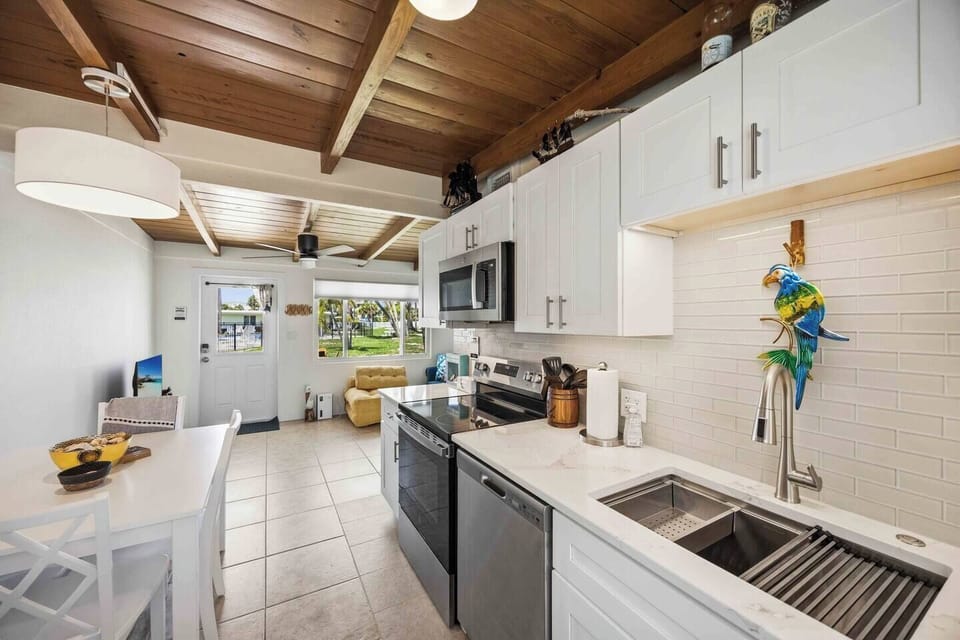 Modern comforts meet coastal charm in this open kitchen space, designed for easy meals, good company, and unforgettable stays.