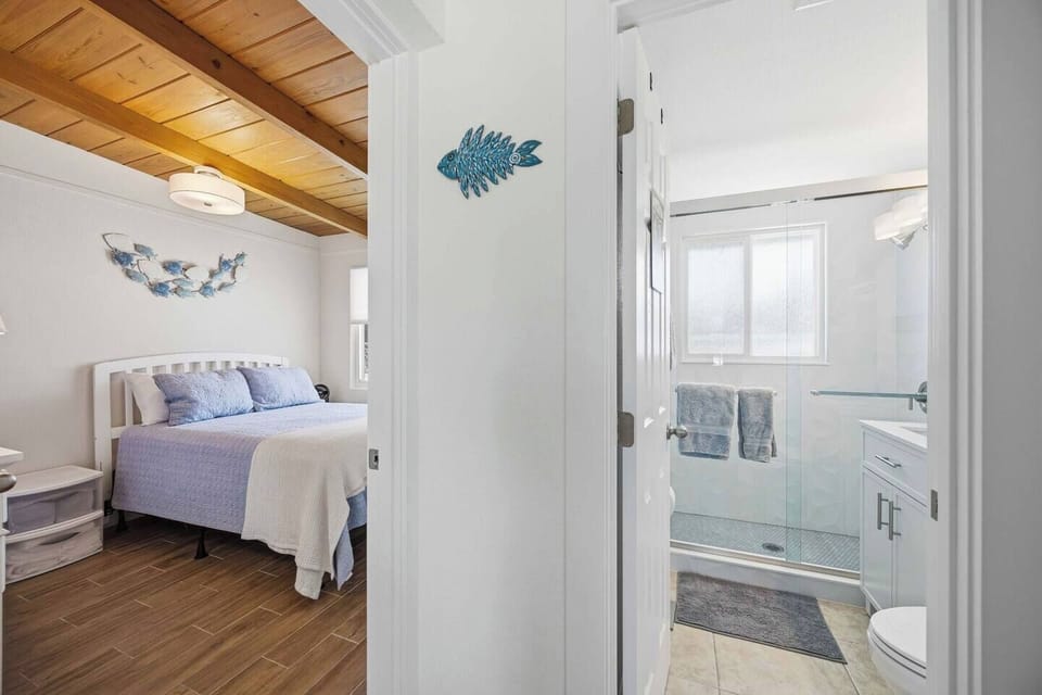 The Loo - Conveniently located in the main hall, this bathroom is easily accessible for everyone in your crew.