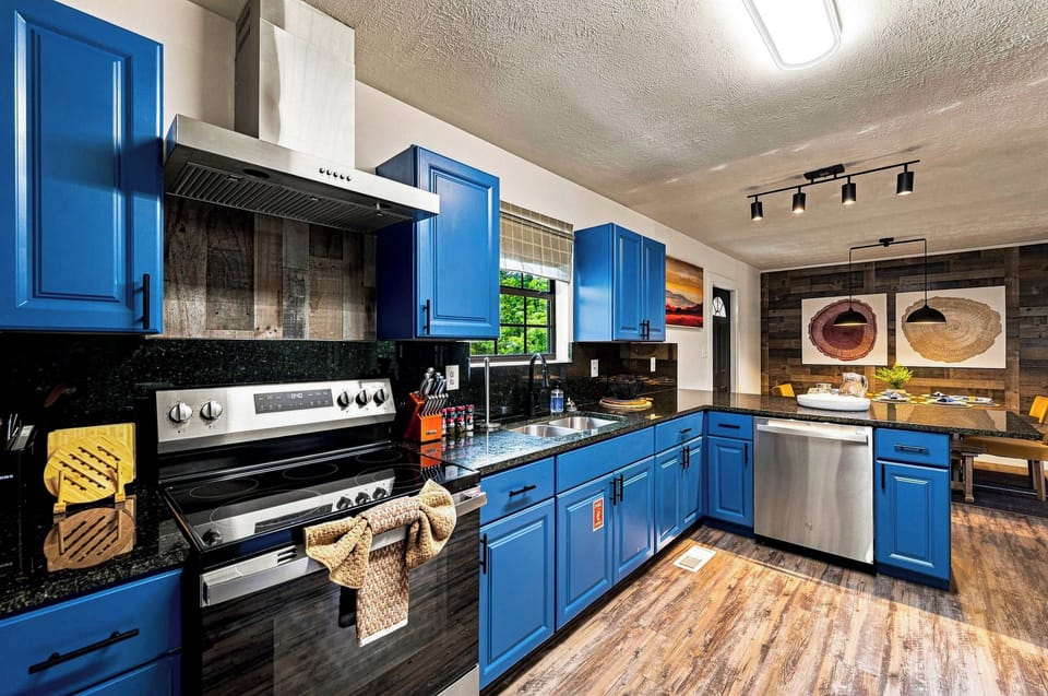 Chef’s Dream Kitchen – Fully stocked with high-end appliances and plenty of cabinetry, making cooking a breeze.