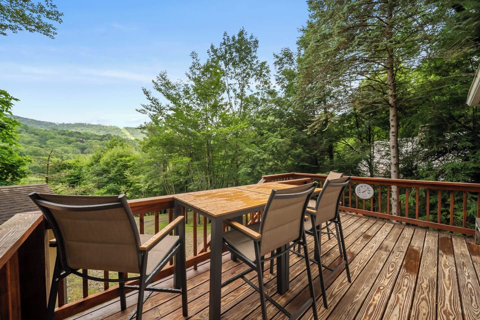 Mountain View from this Peaceful Beech Mountain Setting