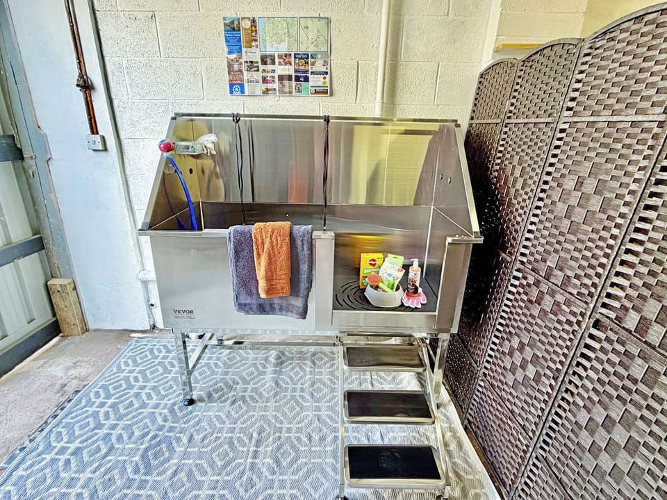 Commercial dog wash in the store under the living accommodation. (Owners also have use of this space) | Meal Hoose, Gatehouse of Fleet
