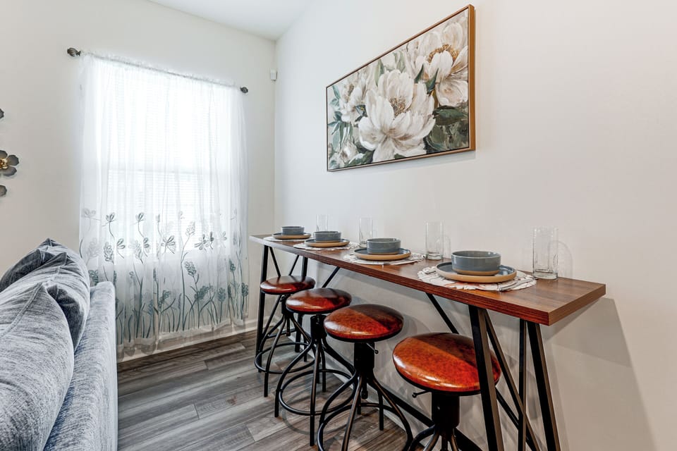 2 Dining Bars | 1st Floor