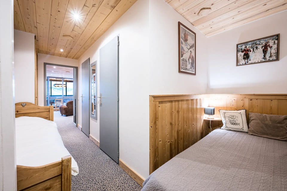Bright apartment · Close to the slopes · Enclosed veranda Apartment in Les Allues