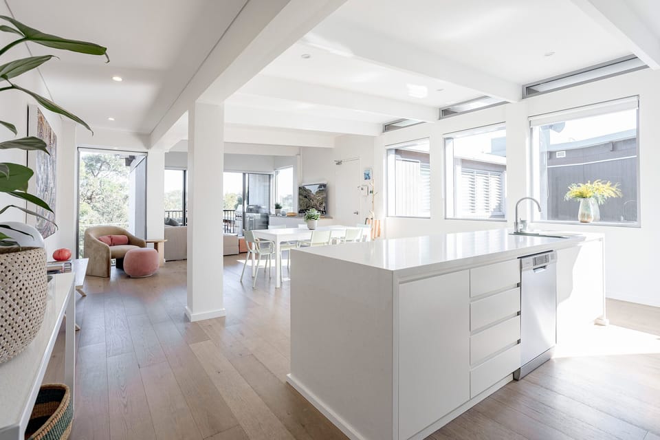 Modern, fully equipped kitchen with plenty of space to cook.