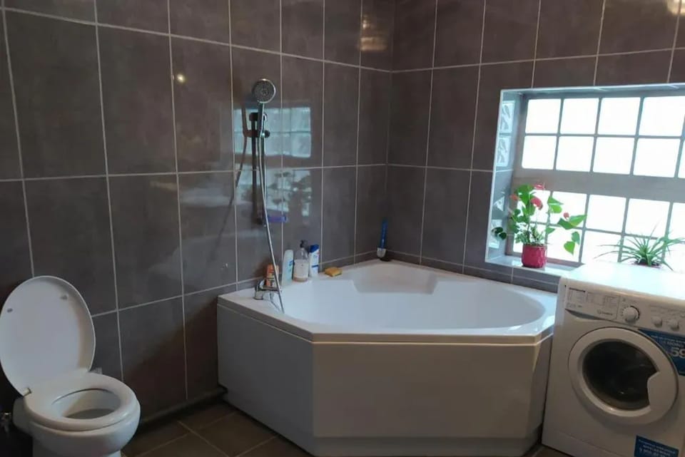 Bath tub