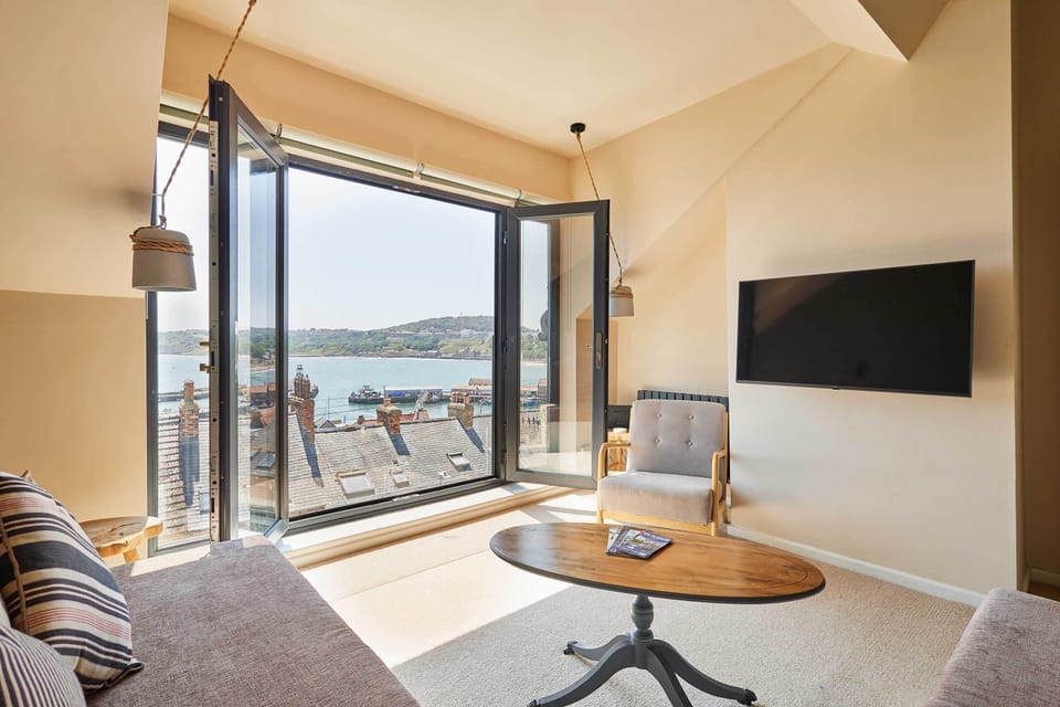 Casa Formentera, Scarborough - Host & Stay