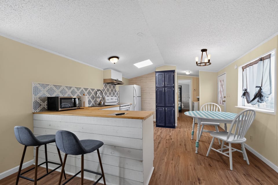 Indoors, Dining Table, Furniture, Table, Dining Room