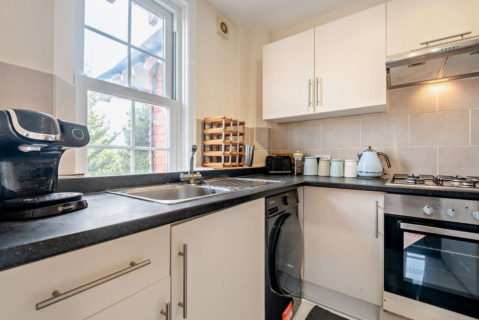 Abbey House Sea View, Worthing - Host & Stay