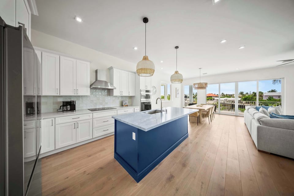 Brand new kitchen appliances and furniture overlooking the massive canal to cook your fresh catch of the day! Fully stocked kitchen for the chef of the day! 