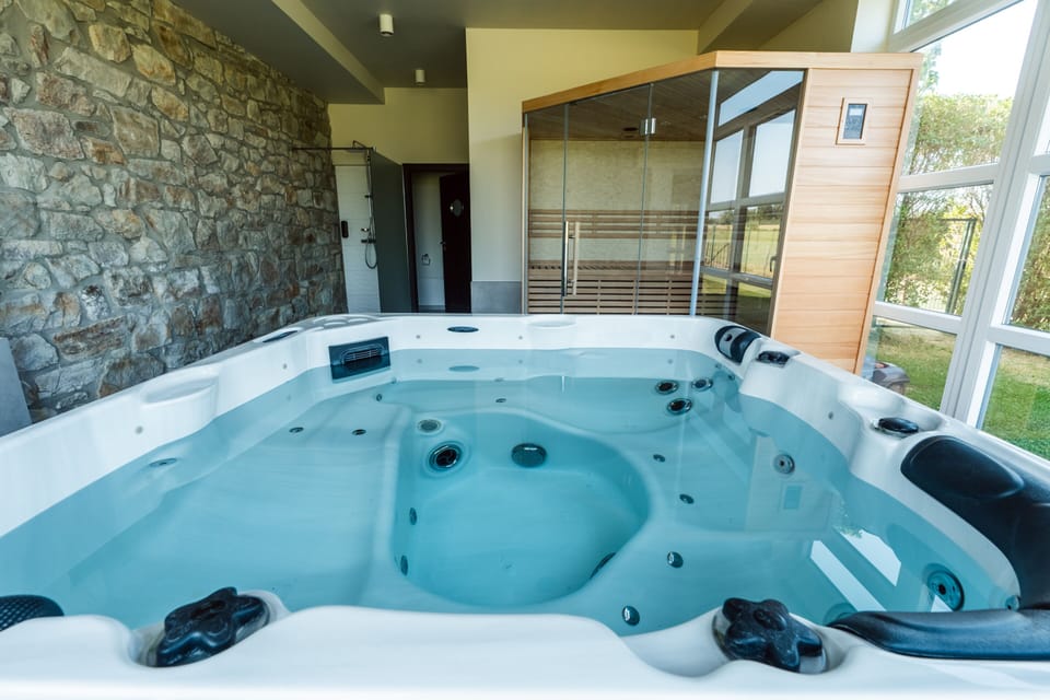 Indoor spa tub